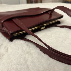 Vintage Burgundy Leather Shoulder Bag with kisslock